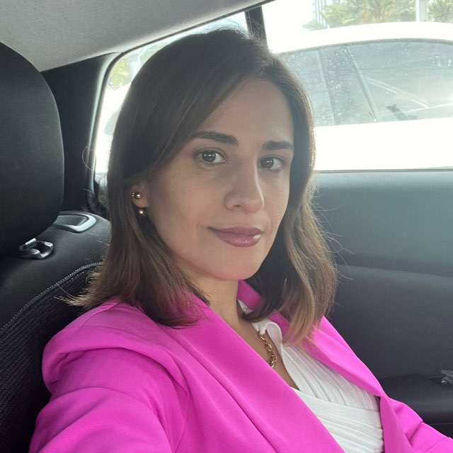 Asia Shkolnaia, Sales Associate