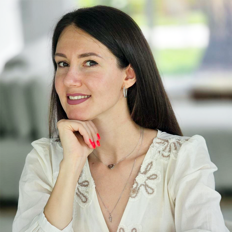 Viktoria Kuztensova, Sales Associate